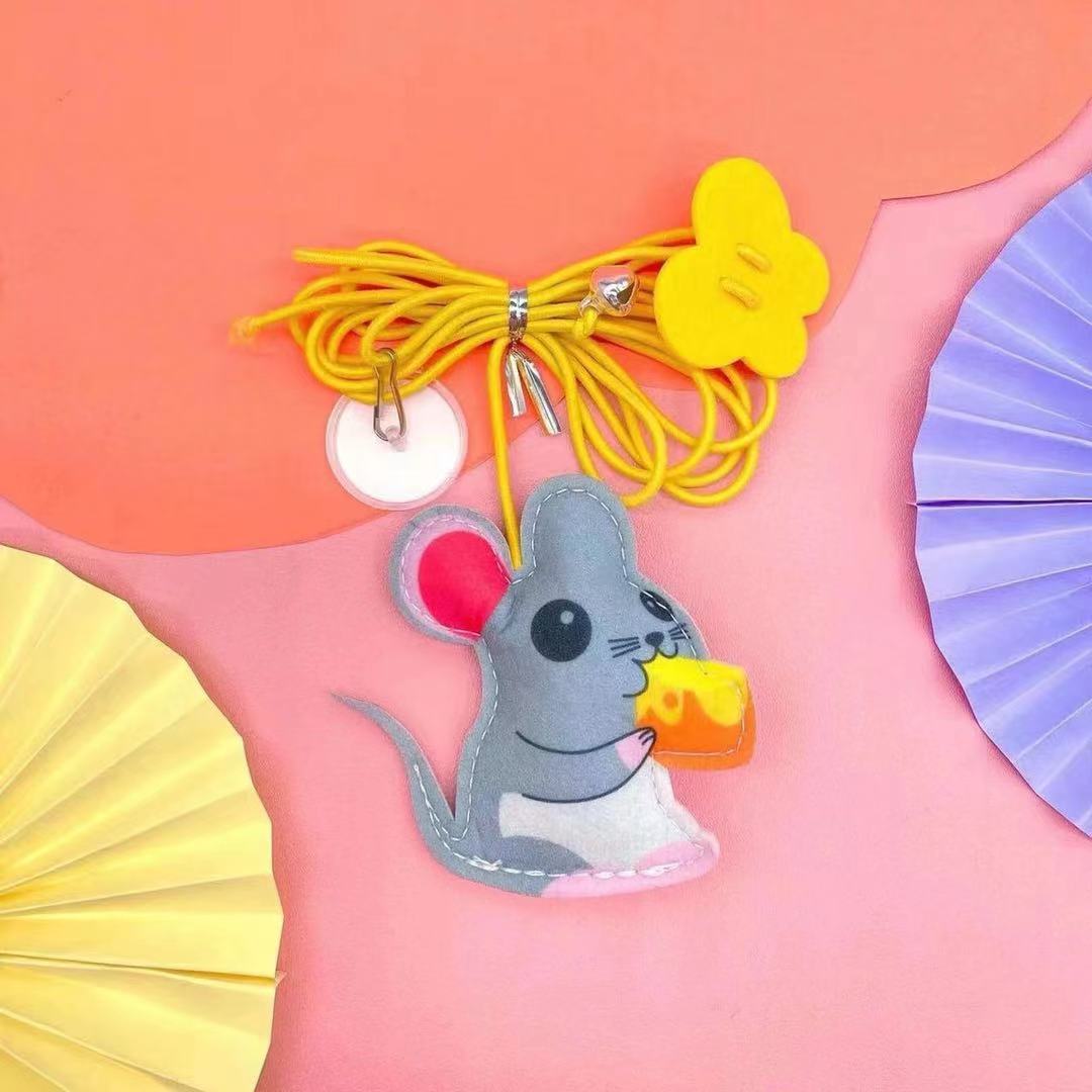 Jouet pour chat suspendue